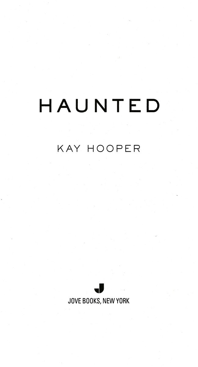 Haunted (Bishop/Special Crimes Unit #15), Kay Hooper, PB Good 9780515153743