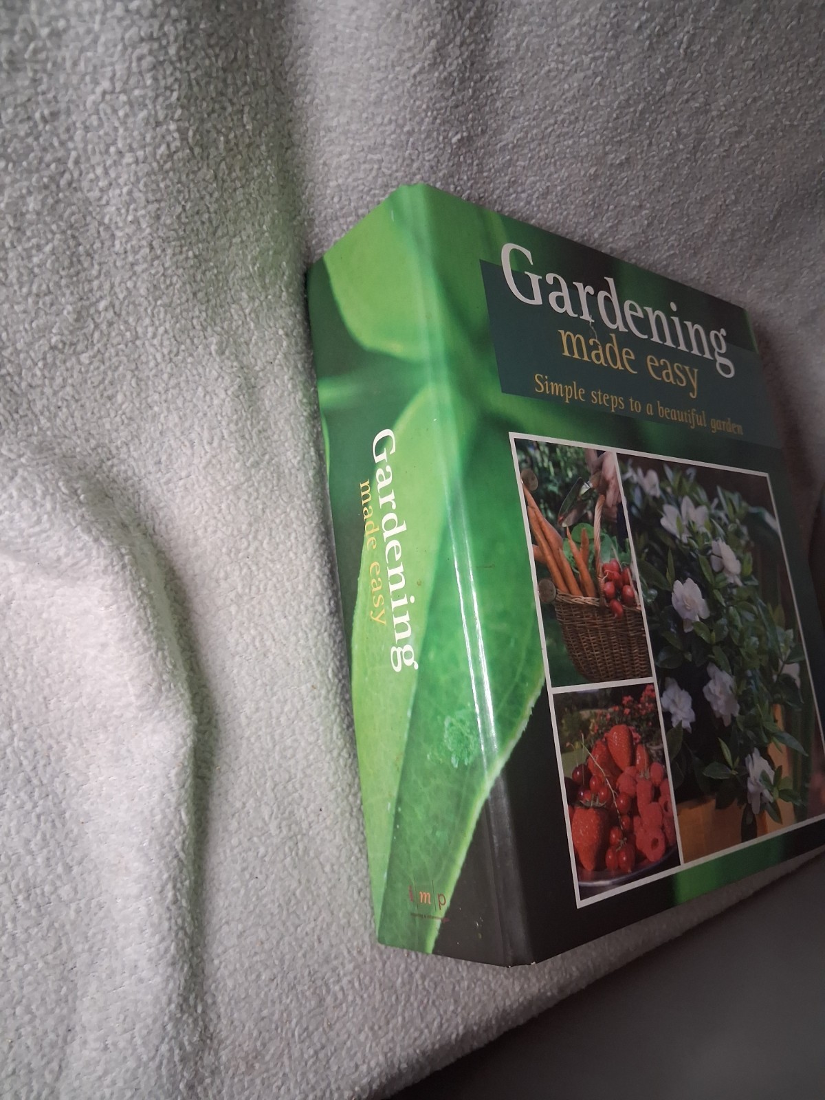 Gardening Made Easy binder, which is part of a part-works series 3-folder set.