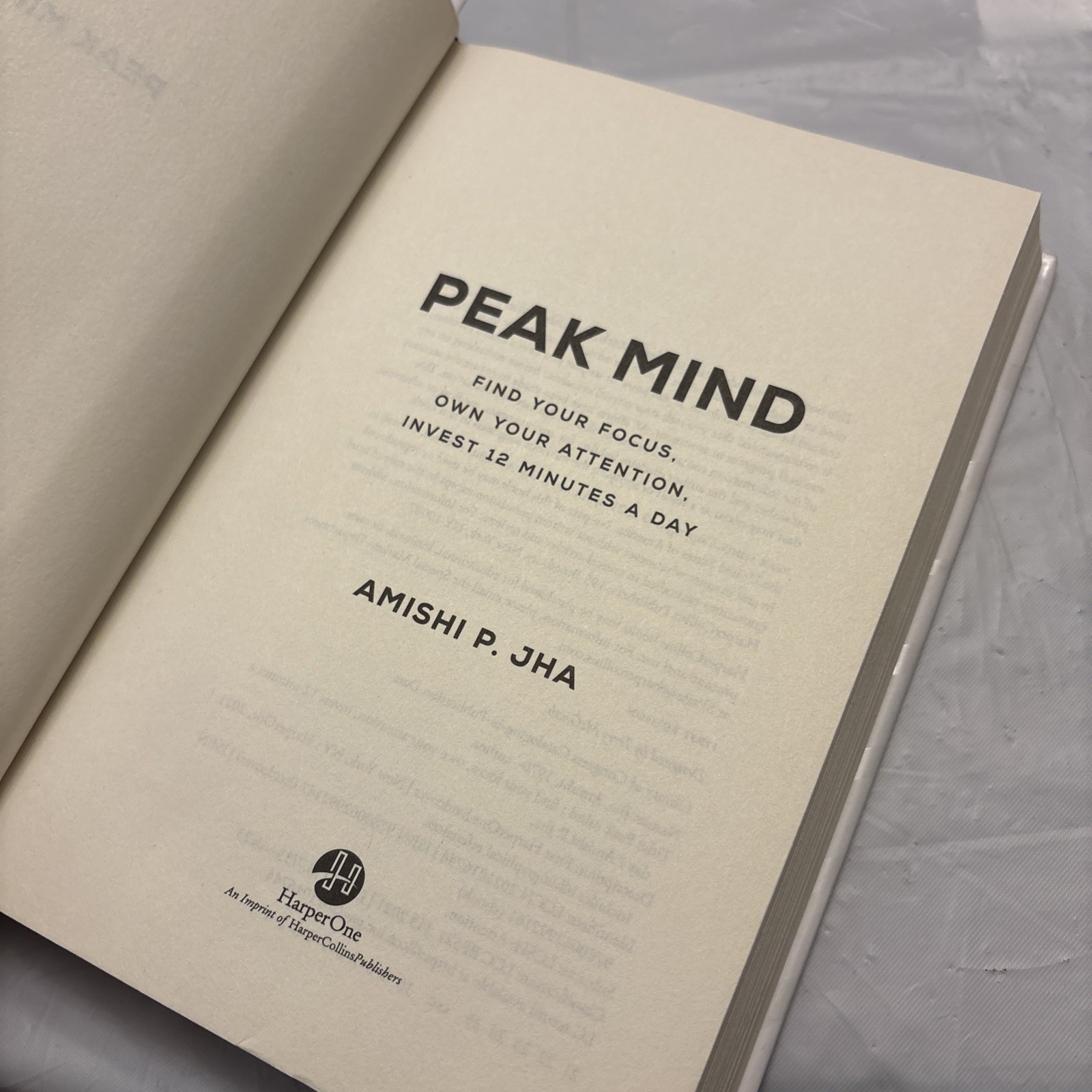 Peak Mind: Find Your Focus, Own Your Attention, Invest 12 M – VERY GOOD