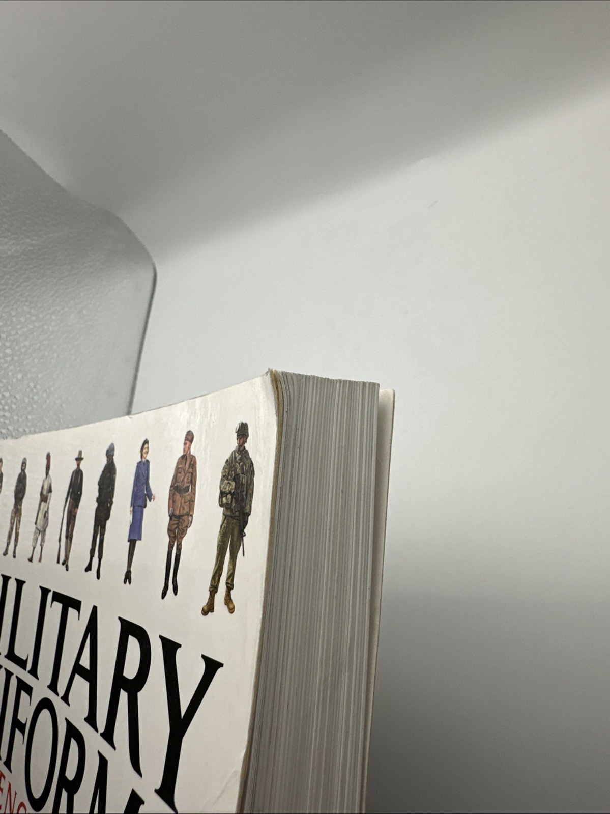 Military Uniforms Visual Encyclopedia by Chris McNab (2011 Paperback)