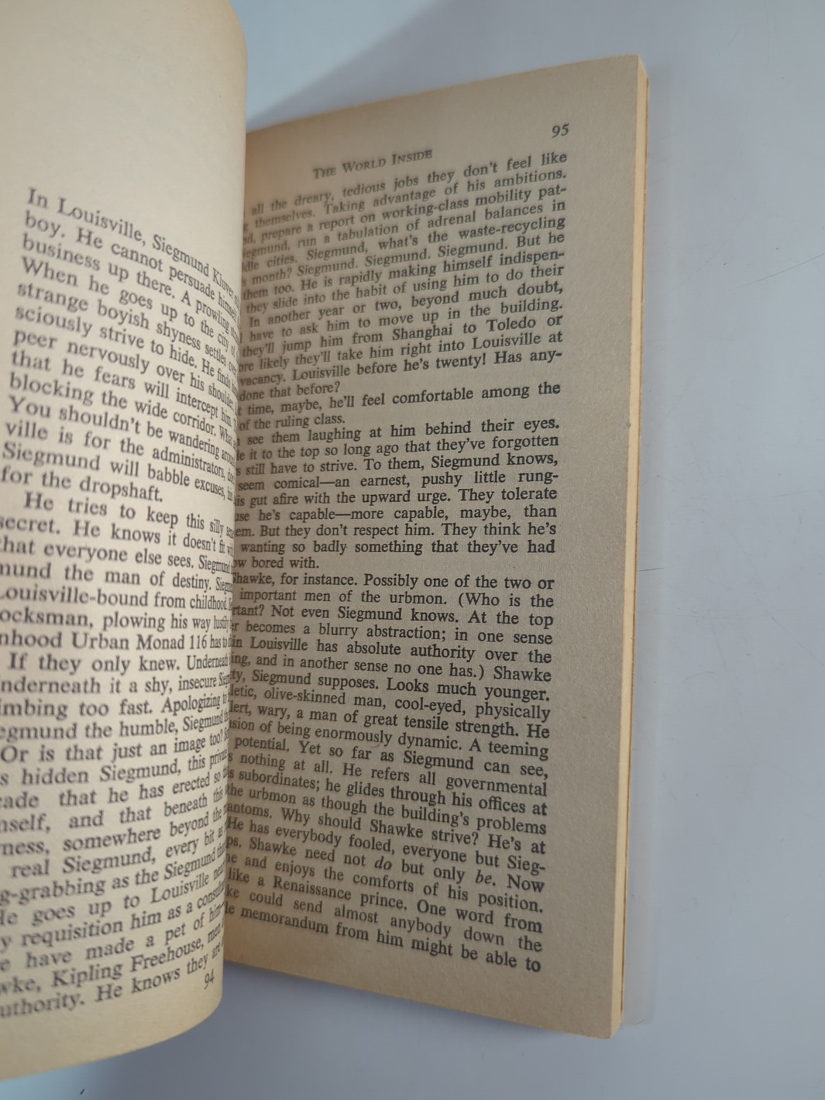 Robert Silverberg – The World Inside – Signet First Printing 1972 Vintage Sci-fi