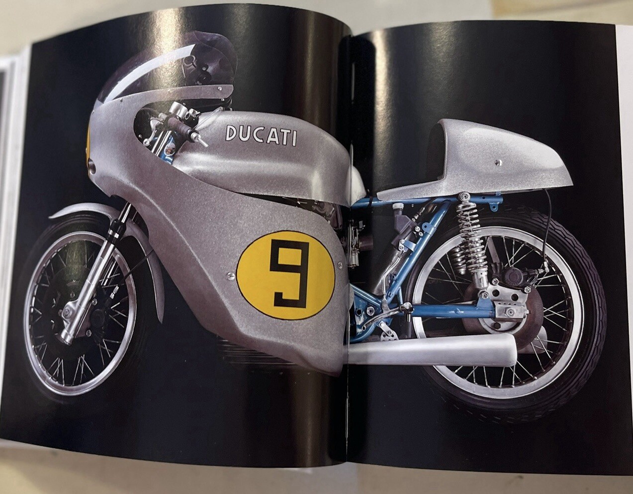 Motorcycles (CubeBook) By Enzo Rizzo 736 Pages