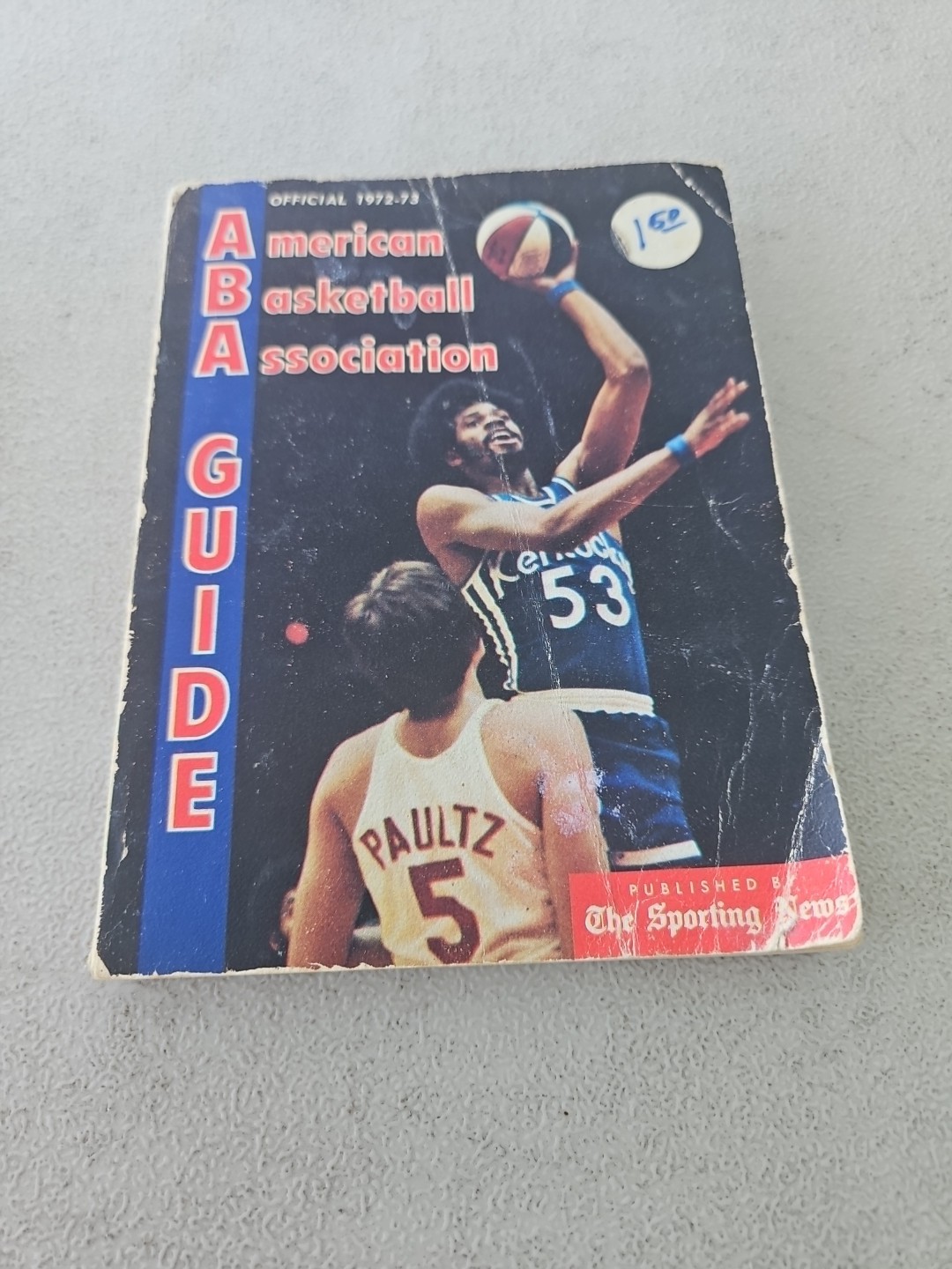 1972-73 ABA OFFICIAL SPORTING NEWS BASKETBALL GUIDE ARTIS GILMORE COVER