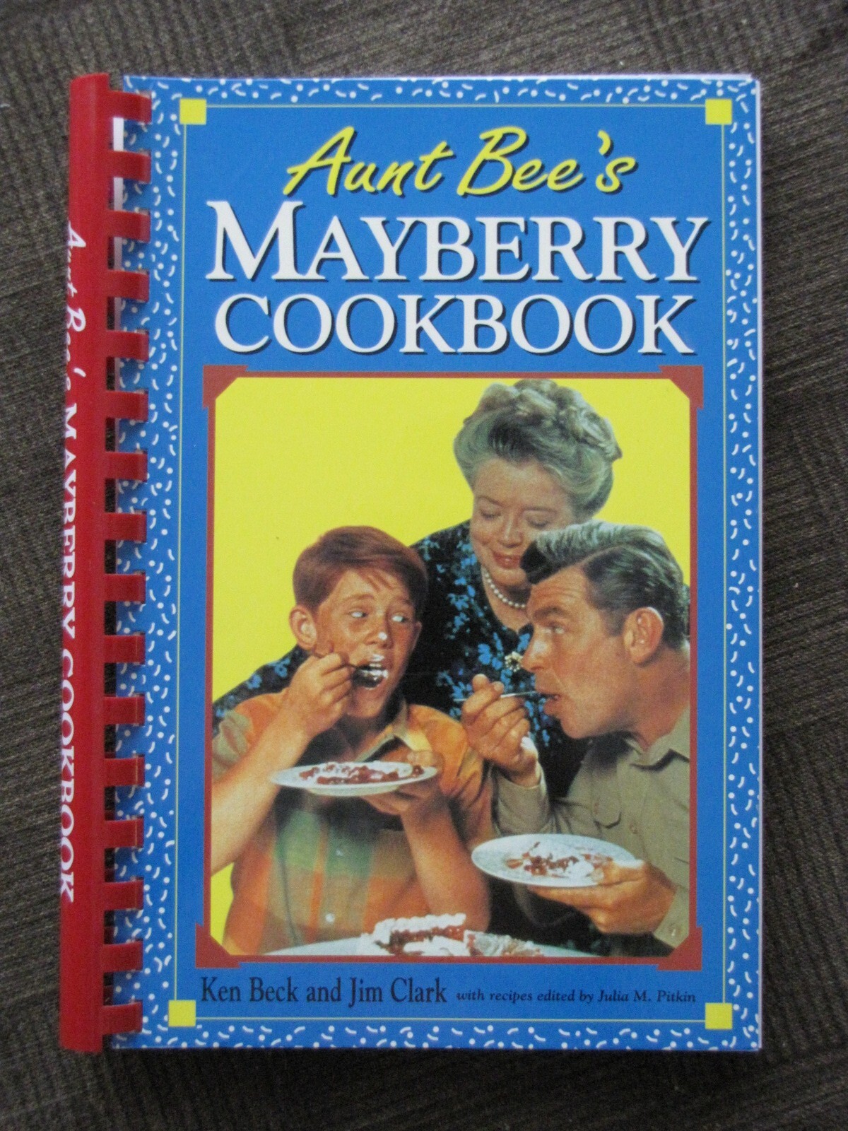 Aunt Bee’s MAYBERRY COOKBOOK Ken Beck & Jim Clark Edited by Julia M. Pitkin 1991