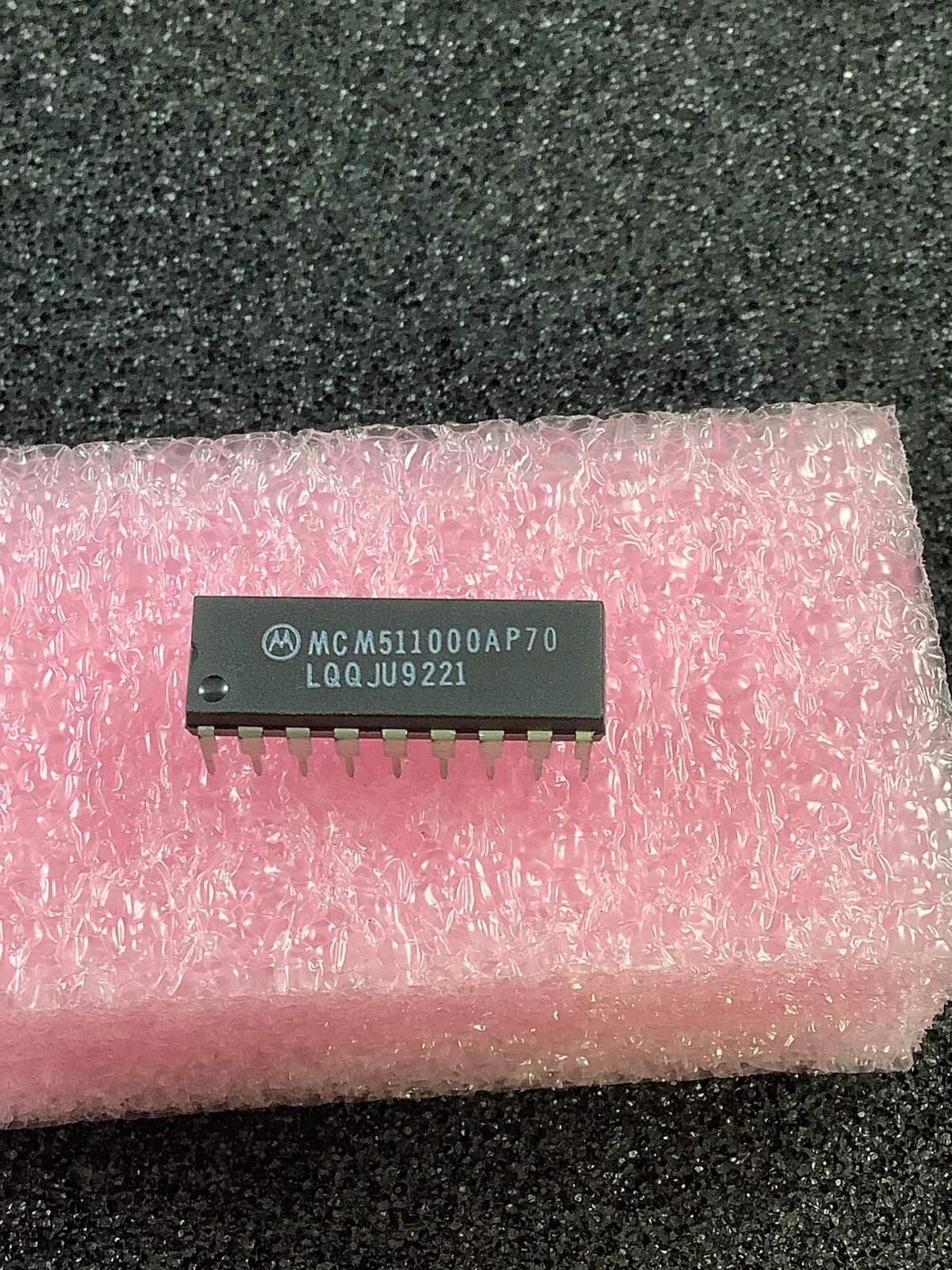MCM511000AP70 – MOTOROLA – ast Page DRAM, 1MX1, 70ns, CMOS, PDIP18