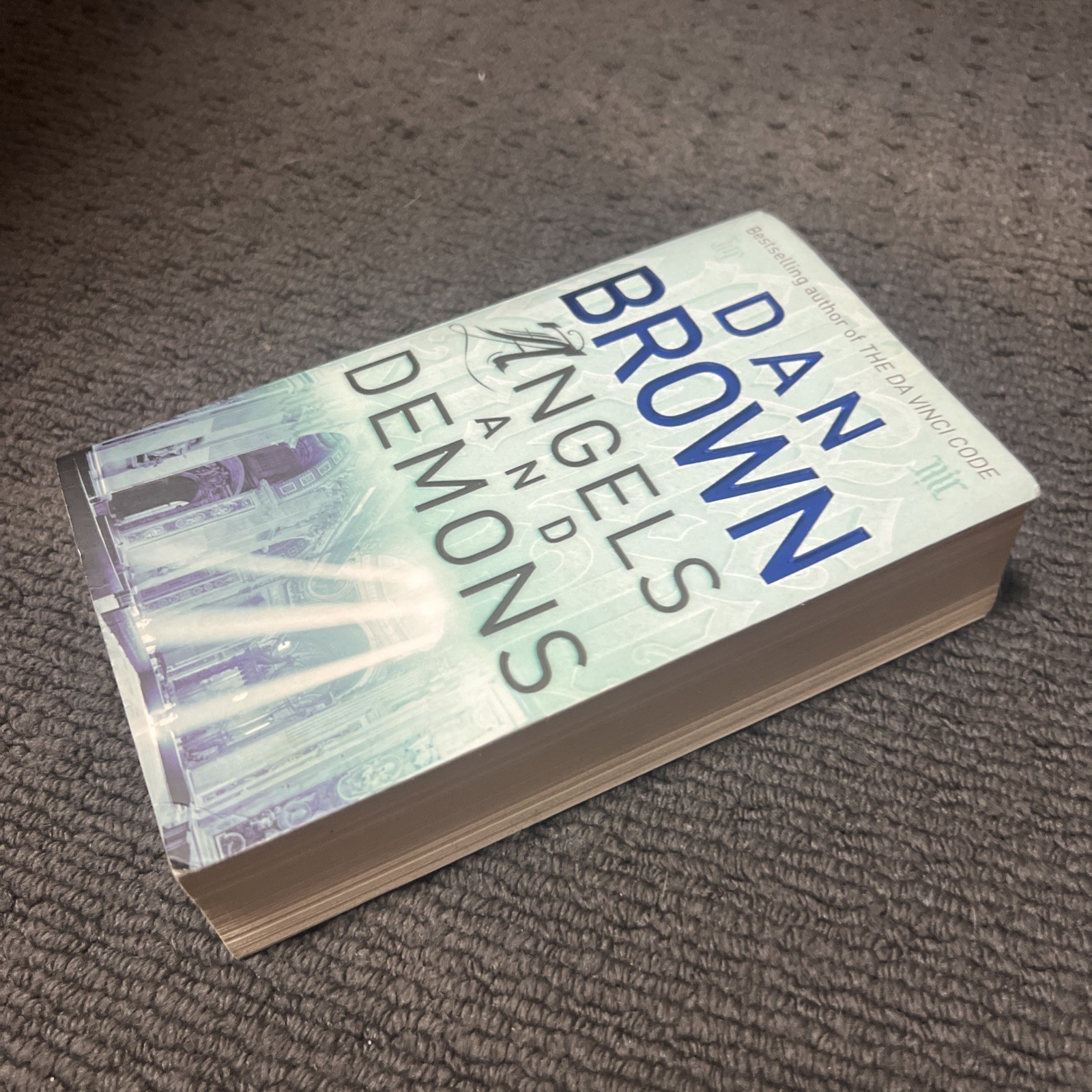 Dan brown , angels and demons paperback bookg20